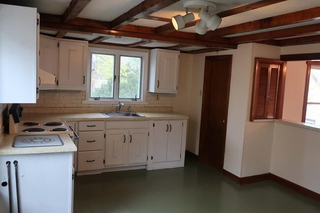 Kitchen - 7 Sylvia St