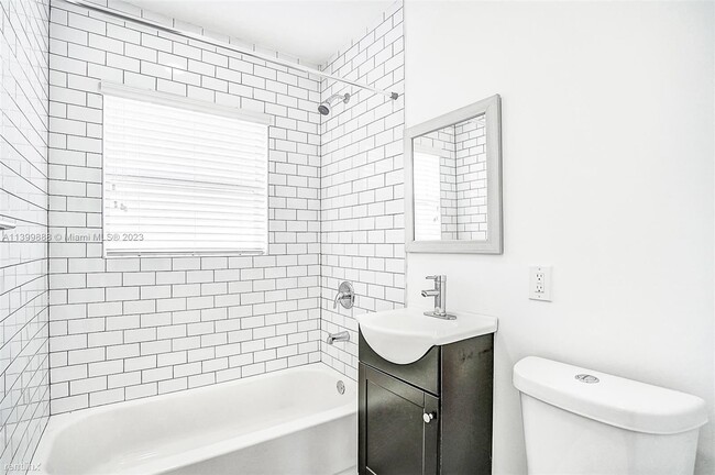 Building Photo - 3 br, 1 bath House - 1786 Lauderdale Manor Dr