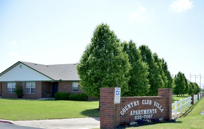 WELCOME HOME - Country Club Villa Apartments