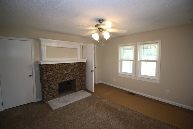 Building Photo - 3 bed/1 bath home