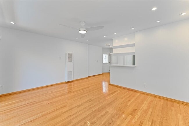 Building Photo - Beautiful Abbot Kinney Apartment | Private...