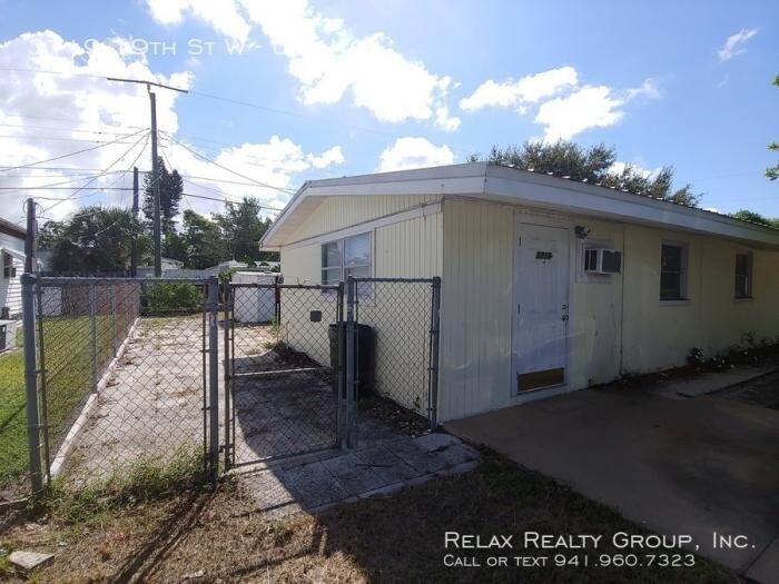 Primary Photo - bedroom in Bradenton FL 34205-9152