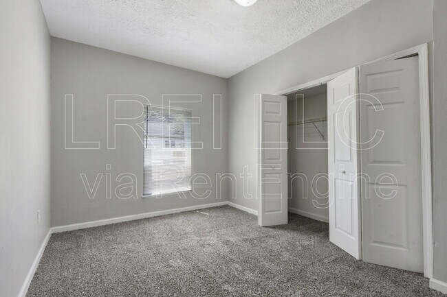 Foto del edificio - 3339 Taylor Blvd