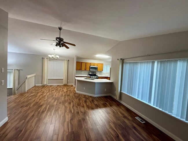 Building Photo - 8929 Meadow Park Cir