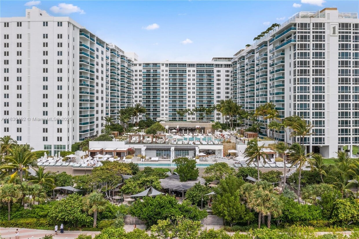 Primary Photo - 2301 Collins Ave