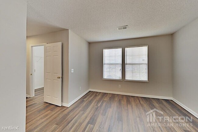 Building Photo - 510 Sandpine Rd