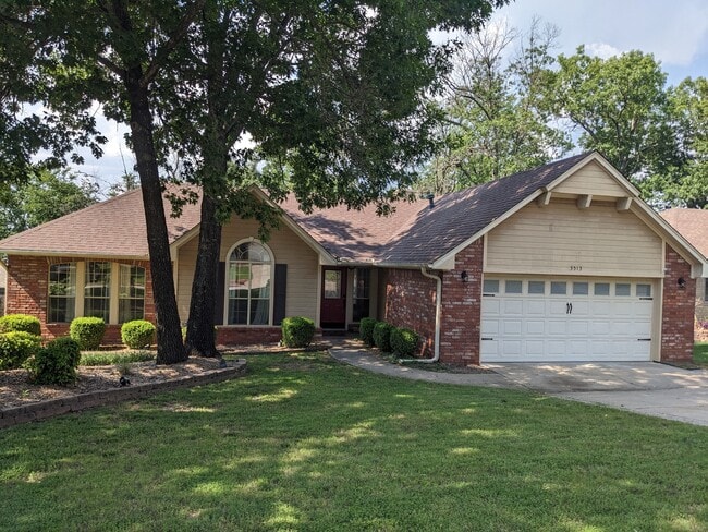 Building Photo - 3513 Glen Flora Way