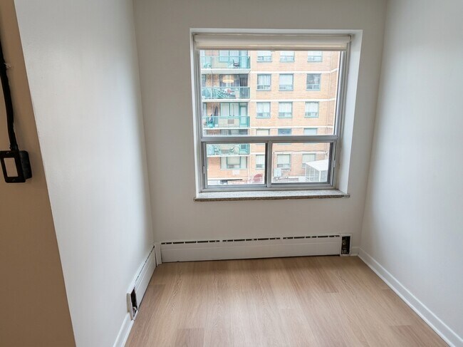Photo du bâtiment - 420 Eglinton Ave E