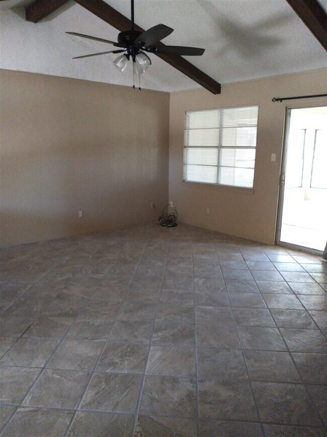 Foto del edificio - 112 King Charles Pl