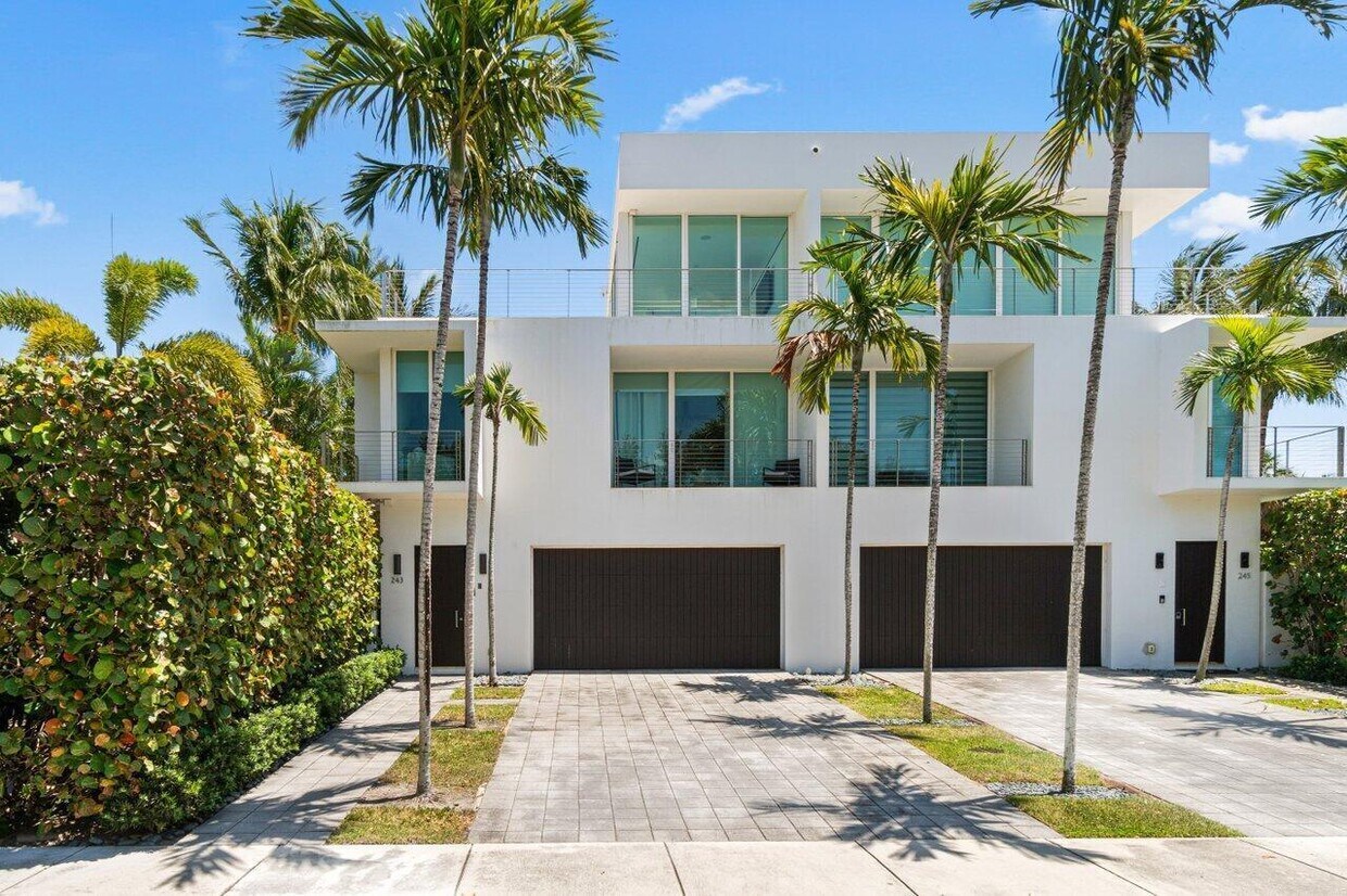 Primary Photo - 243 Venetian Dr