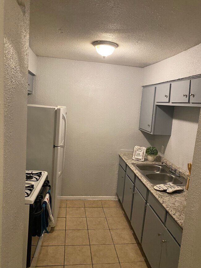 Kitchen - 9100 Dodson St