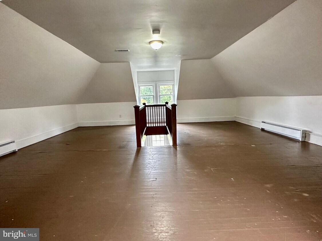 1334 Charlestown Rd, Phoenixville, PA 19460 Room for Rent in