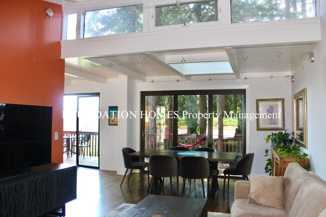 Foto del edificio - Modern & Updated 4bd/3.5ba Christmas Tree ...
