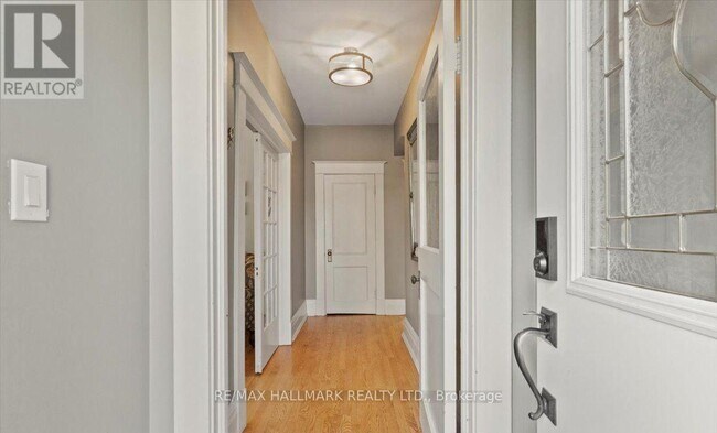 Photo du bâtiment - 100 Warden Ave.