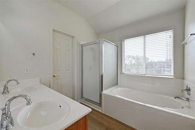 Foto del edificio - 410 Colonial Park Blvd