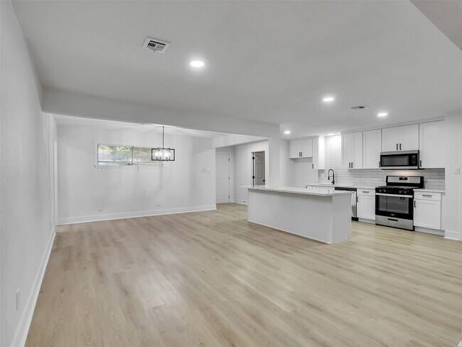 Foto del edificio - 6026 Diamond Ct