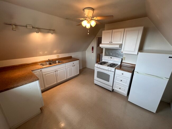 kitchen - 3916 Coleman St