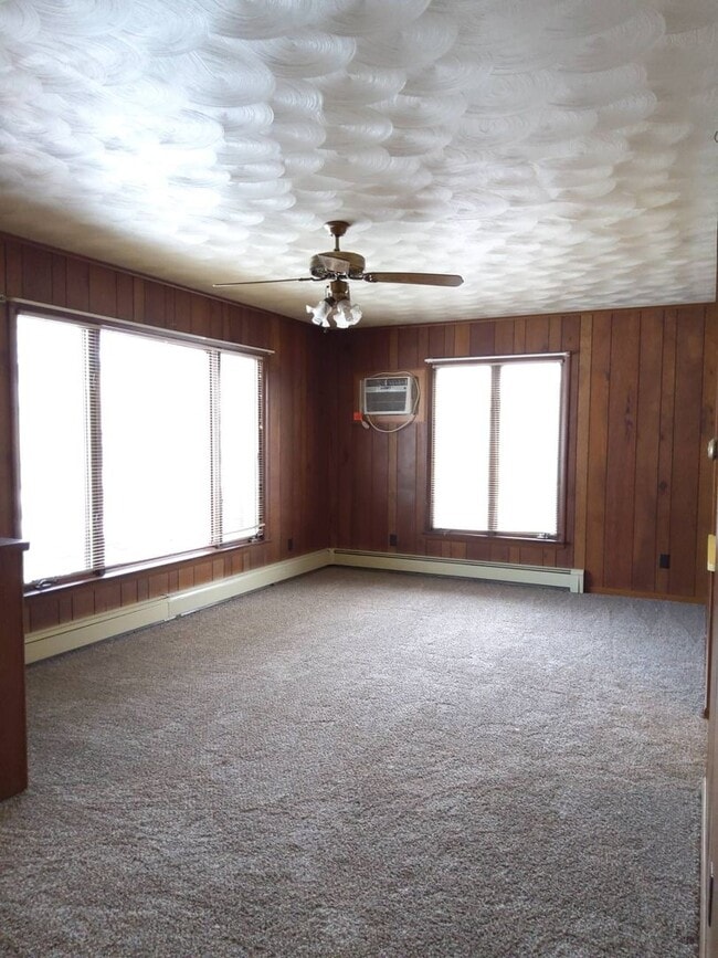 Building Photo - 213 Crystal Vly Dr