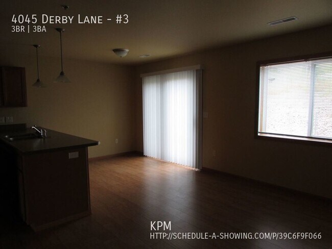Building Photo - 3 BED | 2.5 BATHS | SINGLE GARAGE | TOWNHO...