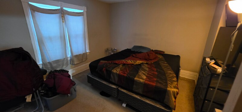 Building Photo - 994 Reaney Ave E