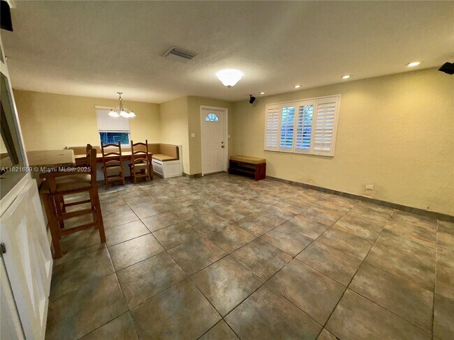 Foto del edificio - 786 Bostwick Dr