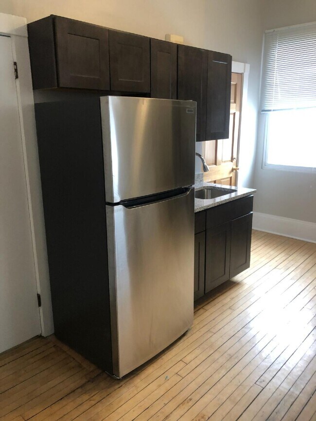 Foto del edificio - 1672 N Astor St