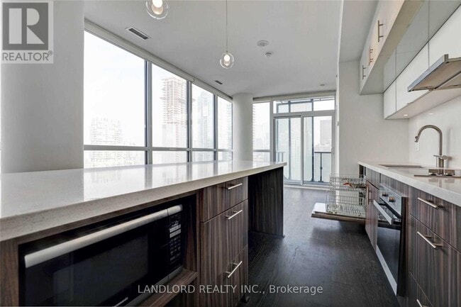 Building Photo - 8 Mercer St