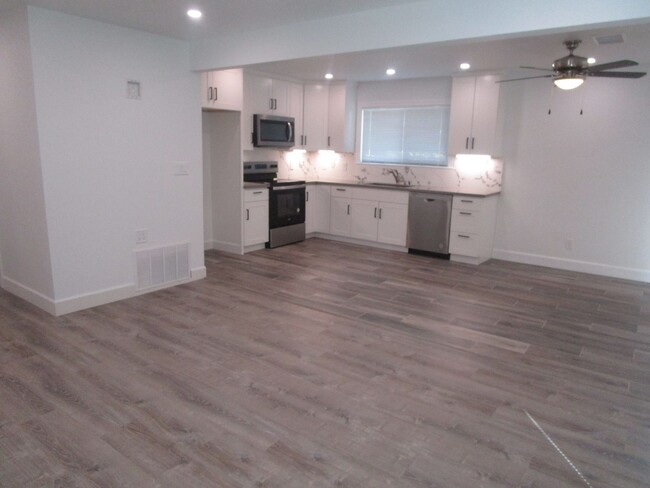 Building Photo - COMPLETELY REMODELED HOME!!