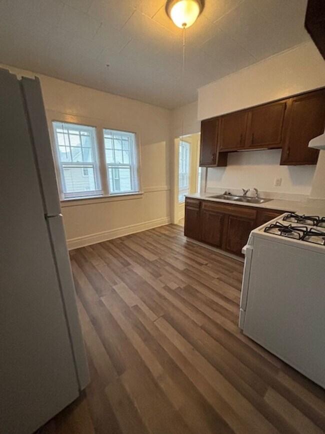 Foto del edificio - 620-22 Fellows Ave