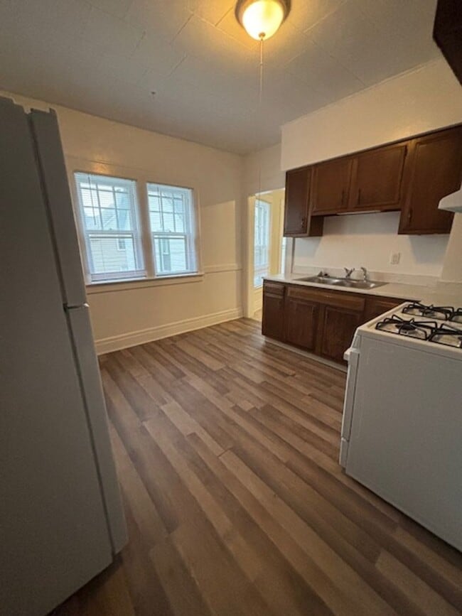 Photo - 620-22 Fellows Ave Apartment