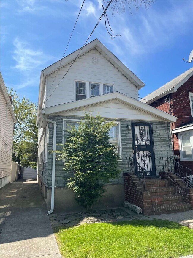 Building Photo - 89-43 70th Ave