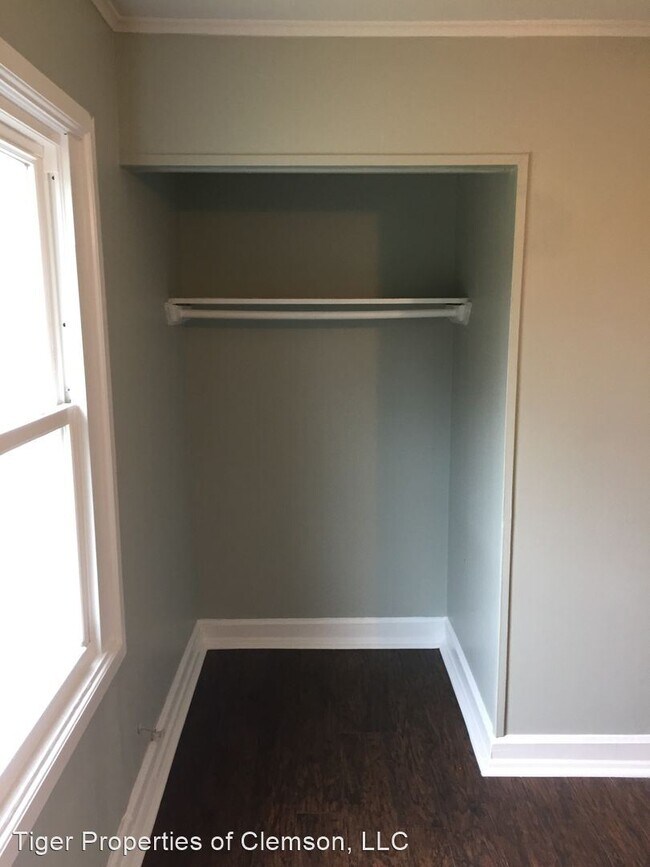 Building Photo - 2 br, 1 bath House - 306 S Elm St