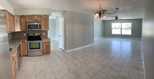 Building Photo - Beautifully Renovated Canal Home