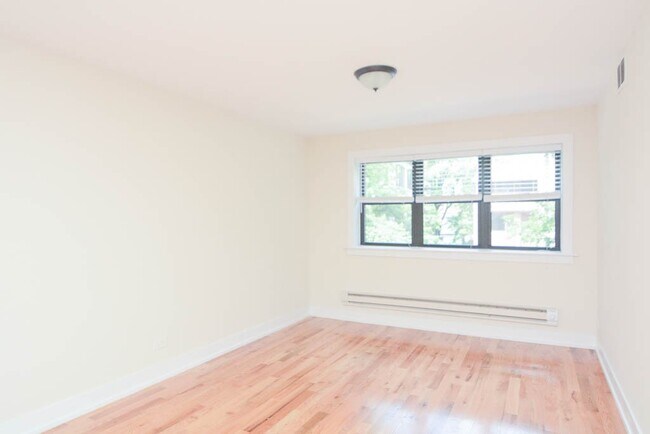 Foto del edificio - 560 W Arlington Pl