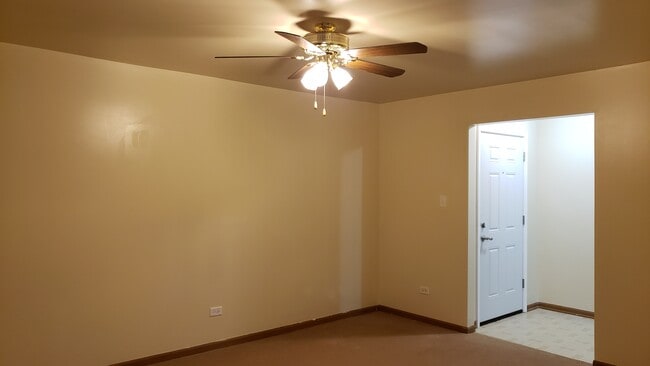 Living Room - 90 W 29th Plz
