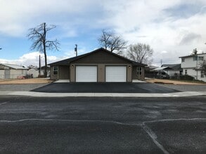Building Photo - 613 S Locust Ln