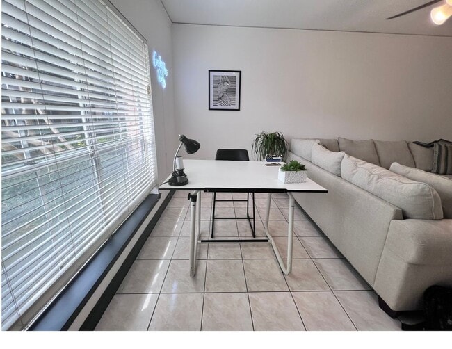 Foto del edificio - 14711 Barryknoll Ln