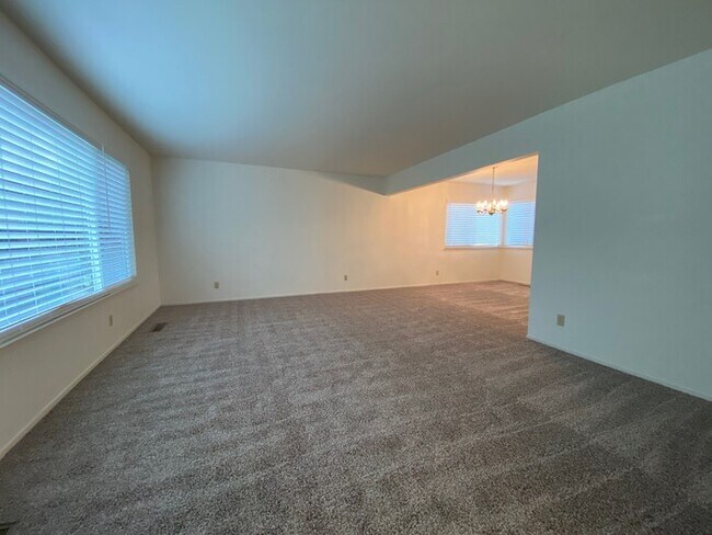 Building Photo - Beautiful 5bd/3ba in Granite Bay!