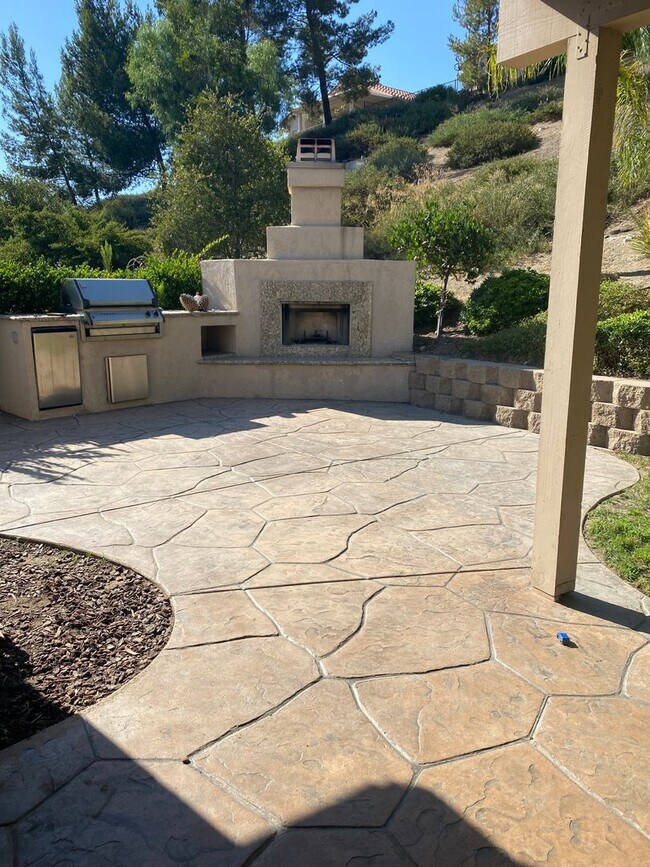 Foto del edificio - BEAUTIFUL 3 BEDROOM HOME IN THE CROWN HILLS DEVELOPEMENT OF ALPINE