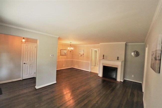 Foto del edificio - 6075 Harleston Rd NE