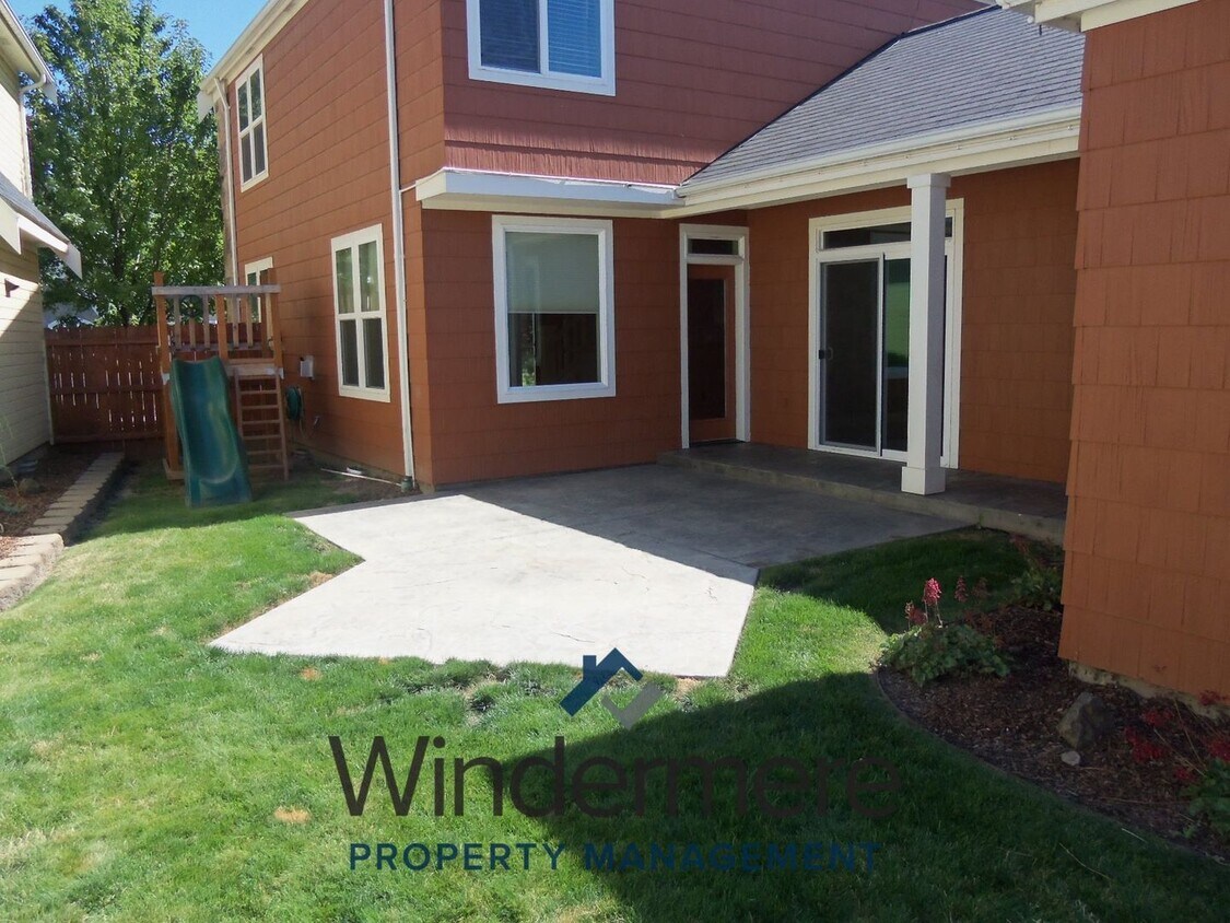 Foto del edificio - 1041 SE Creekside Dr