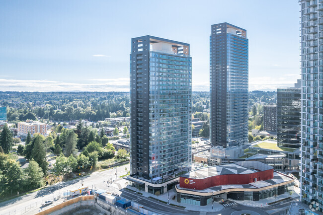 Photo du bâtiment - King George Hub Condos