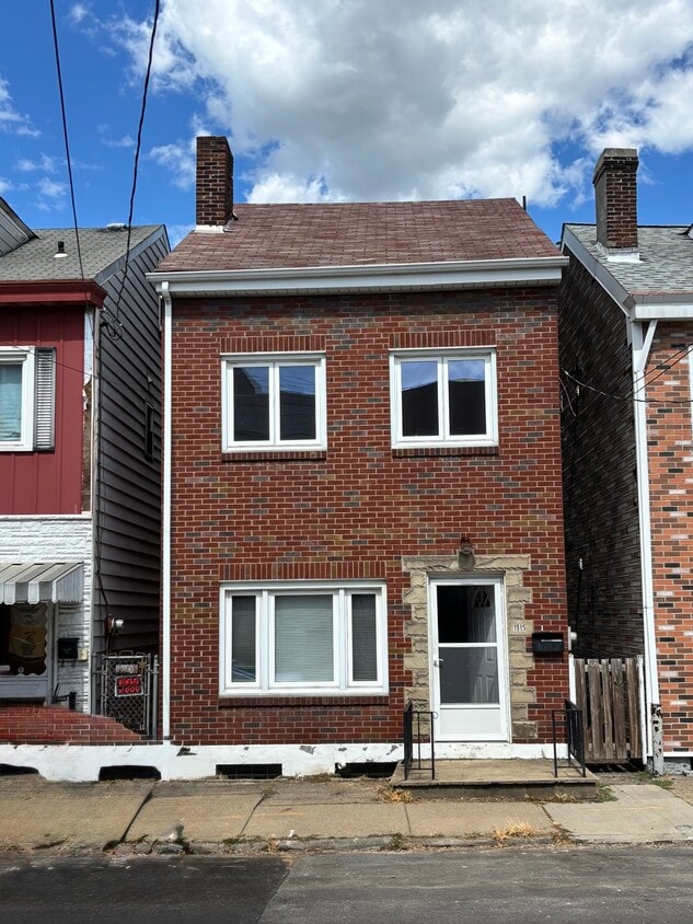 Primary Photo - 1915 Jane St