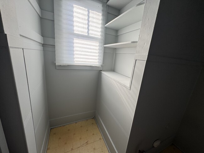 Building Photo - 24 Bremer-