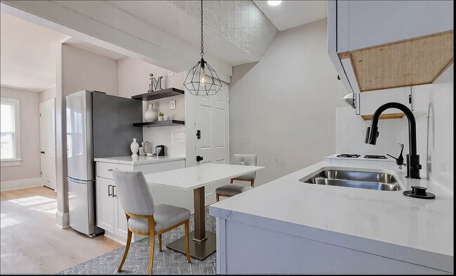 Foto del edificio - 121 W Moore St