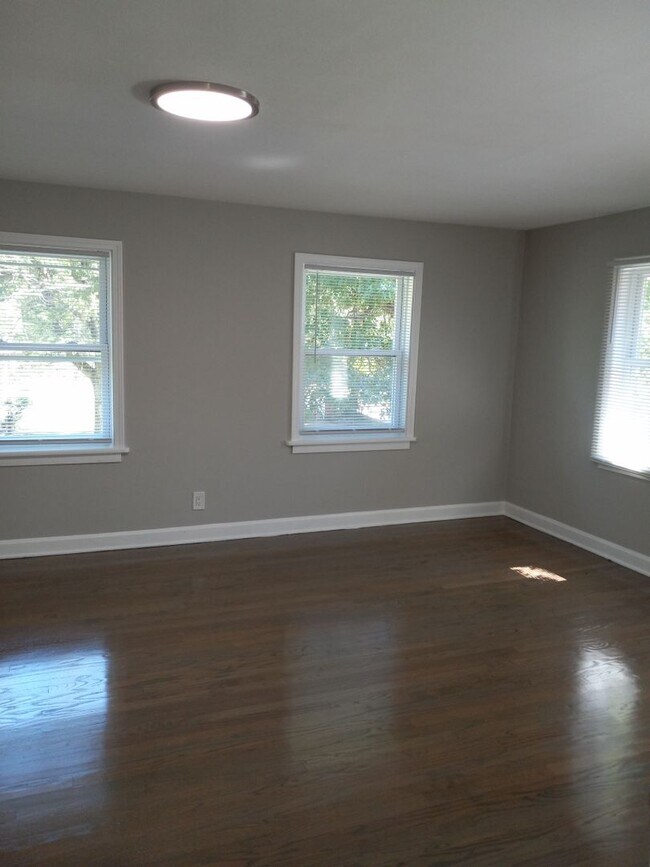 Foto del edificio - Spectacular 3-Bedroom Home in Gary!