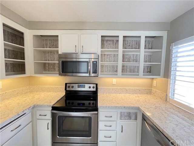 Building Photo - 8 Clearwater Ct