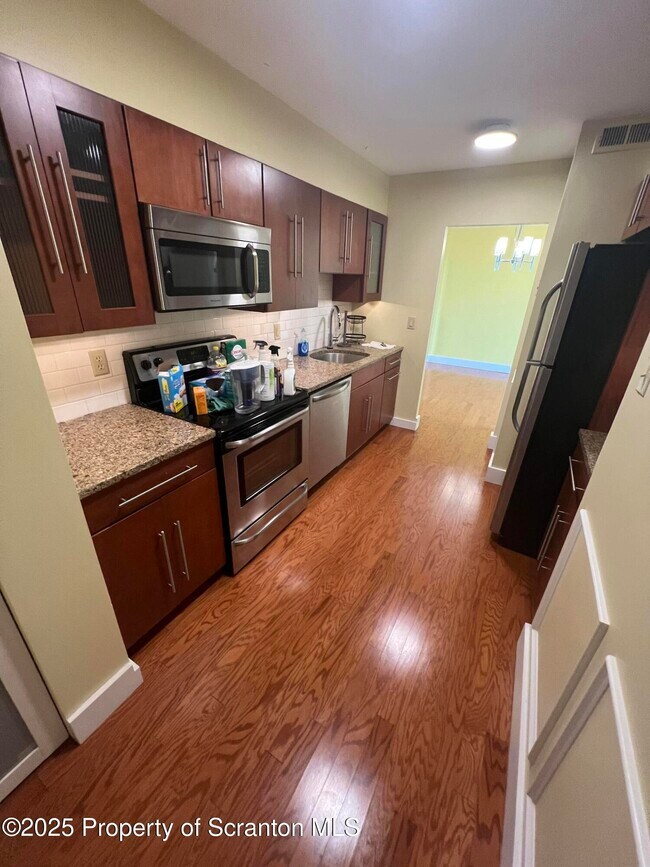 Foto del edificio - 220 Linden St