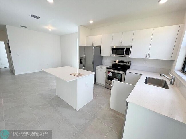 Building Photo - 13340 SW 287th Ter