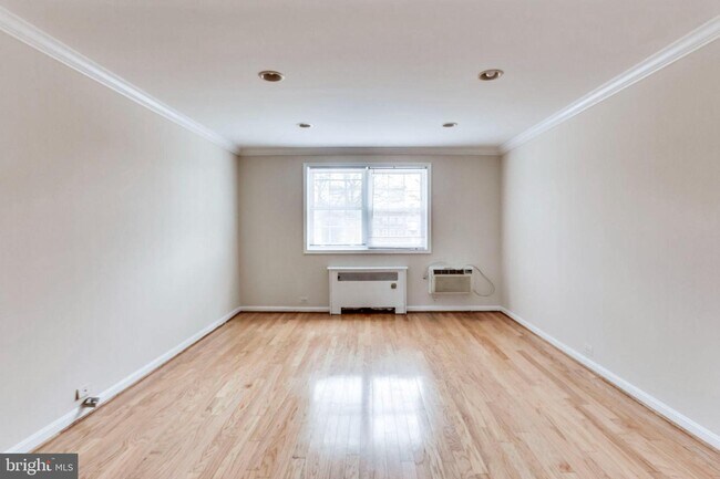 Building Photo - 104 N Trenton St
